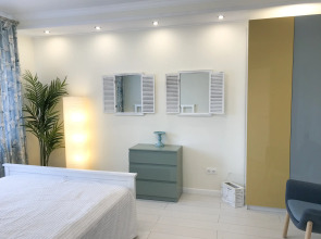 Апартаменты Светлая квартира на берегу залива