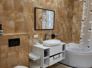 Квартира просторная на Богдана Хмельницкого