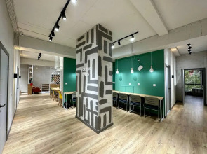 Хостел izzzi hostel Bishkek