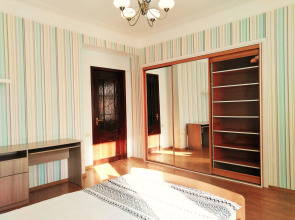 Квартира 3-комн. cталинка с большой ванной рядом с набережной