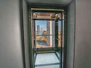 Апартаменты на высоком этаже, рядом с театром и мостом, недалеко от центра. Фастовская 29.