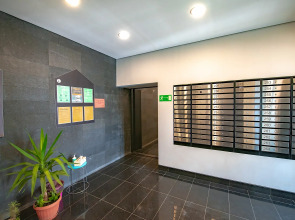 Апартаменты на высоком этаже, рядом с театром и мостом, недалеко от центра. Фастовская 29.