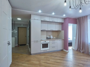 V Tsentre Bresta Flat