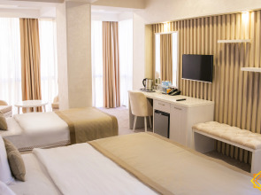 Отель Ganjali Plaza