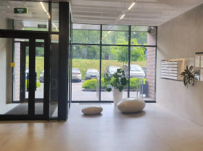 Квартира Комфортная с Просторной Гостиной, Спальней, Детской, Кабинетом и Двумя Санузлами