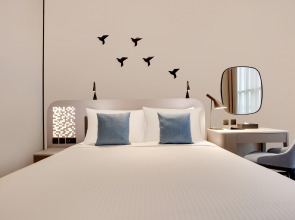 Отель Lemon Tree Hotel Jumeirah Dubai