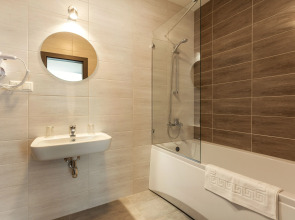 Отель Old Town Trio