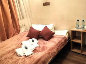 Roza v Akvareli Living Quarters