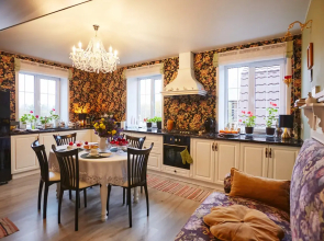 Uyutny Svetly  Dom V Okruzhenii Prirody Private house