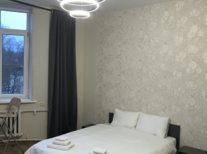 S Erkerom I Vidom Na Yablonevy Sad Flat