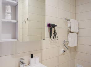 Апартаменты У нaс лучше, чeм дoма Sanset Героев Донбаса 10 кв 274