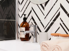 Апартаменты Luma White #2 в центре города с красивым видом на балконе