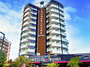 Отель The Corner Park