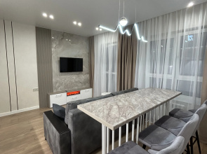 Apartamenty Ul'tra sovremennaa kvartira s dizajnerskim remontom v centre stolicy