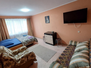 Tryokhkomnatnaya Prostornay (vmectimost do 11 chel.) S Izolirovannymi Komnatami V Tsentre Goroda Flat