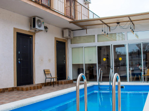 Yuliana Guest House