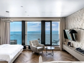 Apartamenty More Suite s Potrasausim Vidom na Zaliv v 5 Minutah ot Centra Goroda