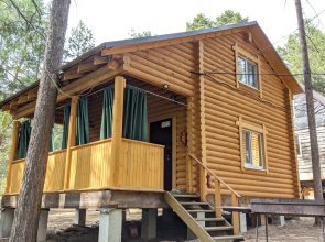 Izumrud Private House