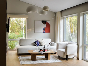 S Saunoy I Kaminom Vblizi Zapovednogo Ozera Private House