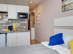 Апартаменты 9 ночей на Есенина