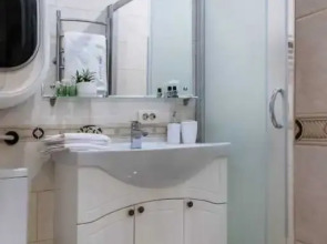 Квартира c Двумя Раздельными Спальнями и Балконом в Центре от Piligrim kmv