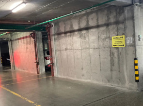 Апартаменты на высоком этаже, рядом с театром и мостом, недалеко от центра. Фастовская 29.