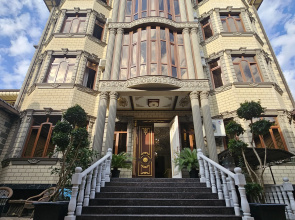 Sharq Hotel