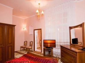 Отель Версаль