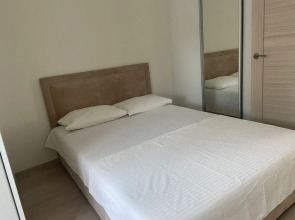 Апартаменты Элитные на берегу реки Тура с видом на Мост Влюбленных