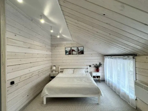 Hvoya v okruzhenii kedrovogo lesa Private house