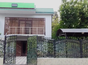 Na 12 Chelovek Private House