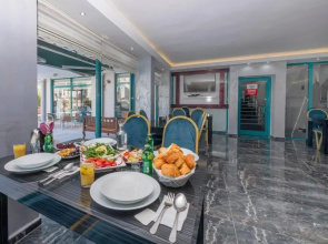 Theluna City Hotel