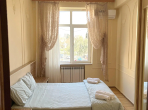 Okolo Devichyey Bashni, Stary Gorod/Baku Apartments
