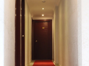 Отель Red White