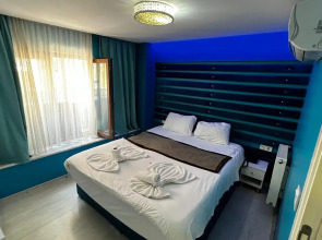 Отель Moon Blue