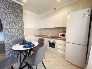 Апартаменты с камином и видом на реку у ТЦ Аквамолл