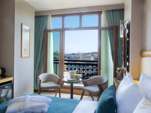 Momento Golden Horn Hotel