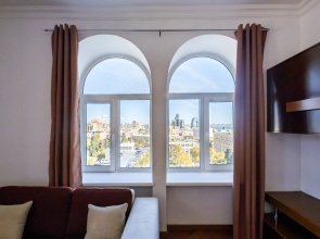 Uyutnaya Na Ulitse Nizami S Prekrasnym Balkonom Vykhodyaschim V Gorod M3 Apartments