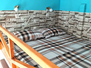 Апартаменты с балконом и видом на Золотой мост