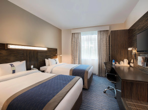 Holiday Inn Express Dubai Safa Park an IHG Hotel