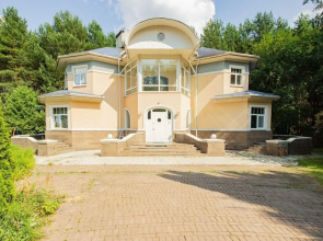 Lesnoy S Basseynom Private house
