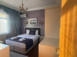 Апартаменты 3BR Flat Old Style 4AC Terrace, Metro