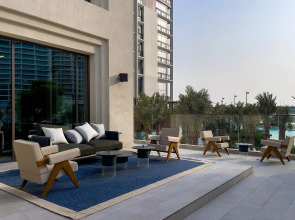 Апартаменты Сozy 1BR at Vida Residences Creek Beach