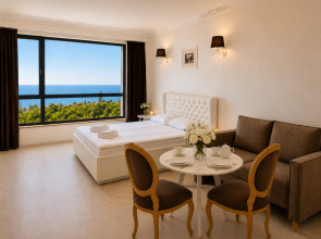 S Potryasayushchim Vidom na More v Komplekse Kristall SPA Apartments