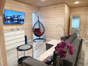 Lux 130 Kv.m v Sosnovom Lesu na Beregu Ozera v Roschino Privat House