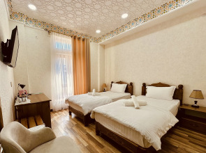 Отель Ayvan Plaza