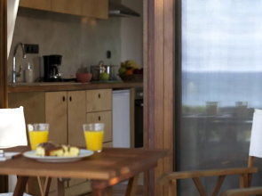 Horizonte Seafront Suites Apartments
