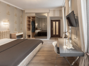 English Guest House Apartments