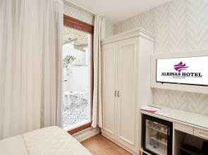 Albinas Hotel Old City