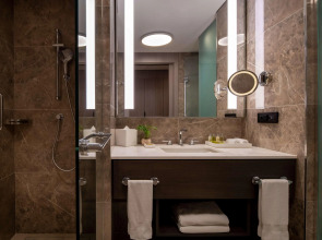 Отель Centro Westside by Rotana